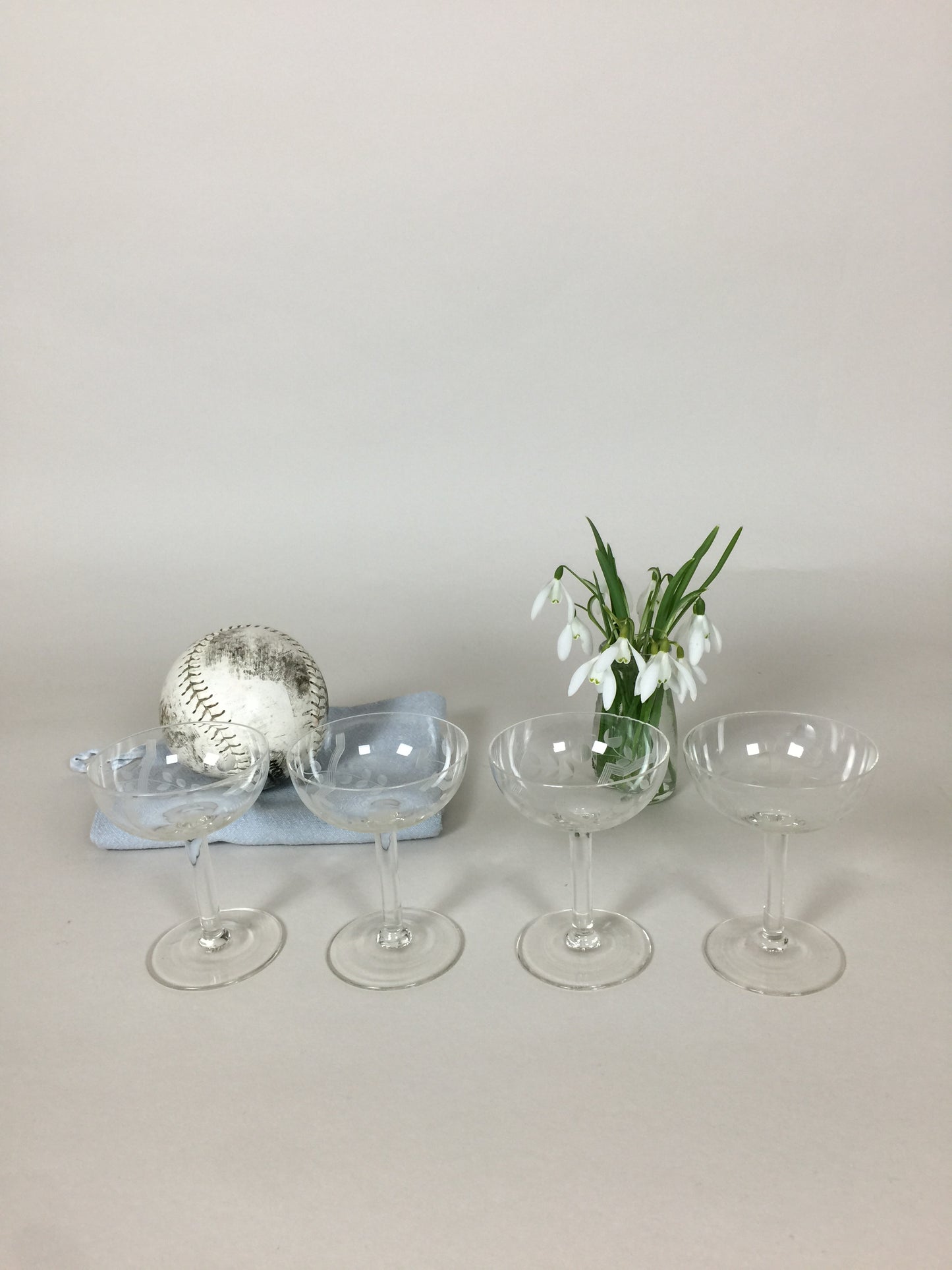 Vackra glas (fyra stycken säljs tillsammans)