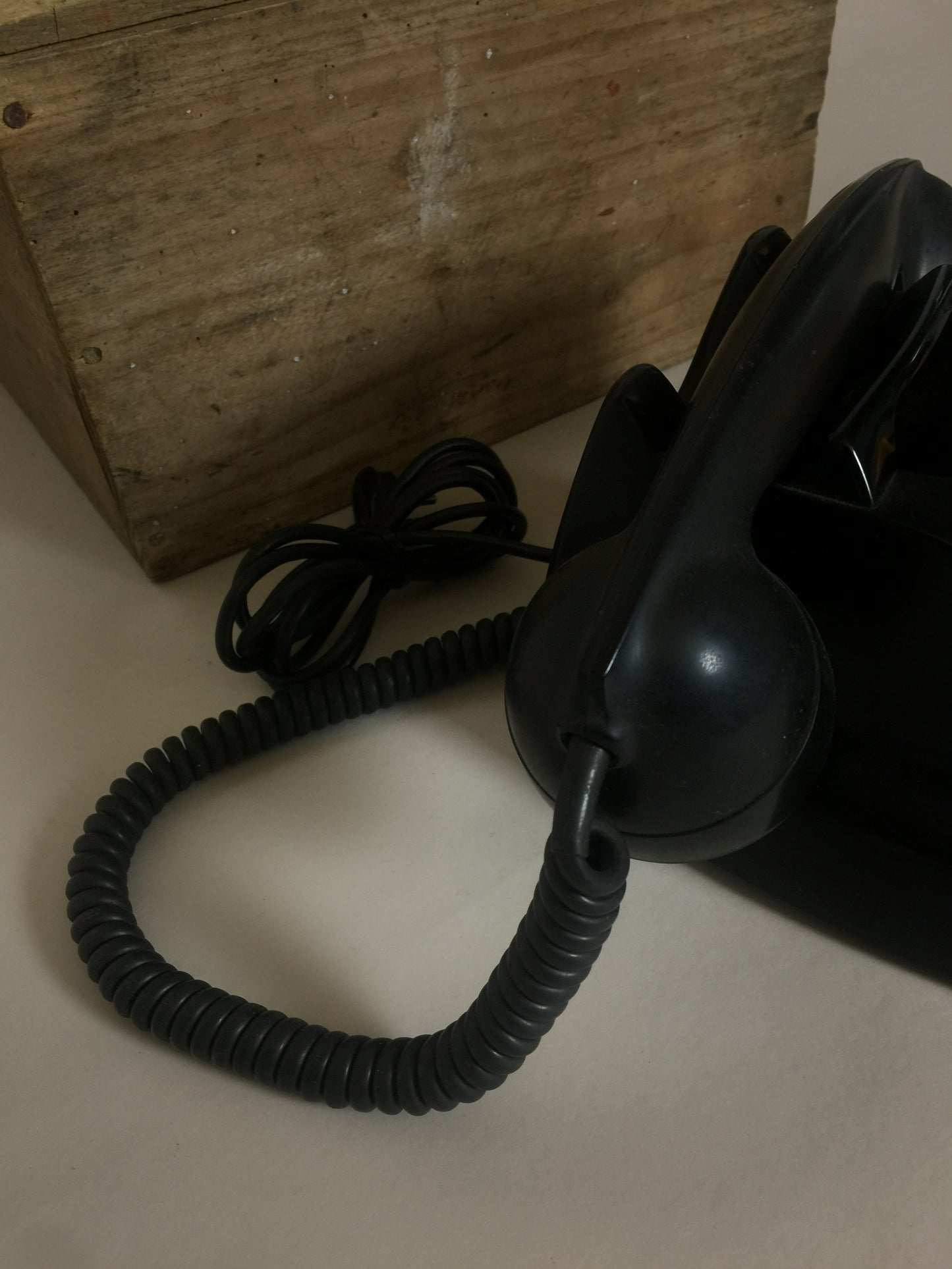 Gammal svart telefon