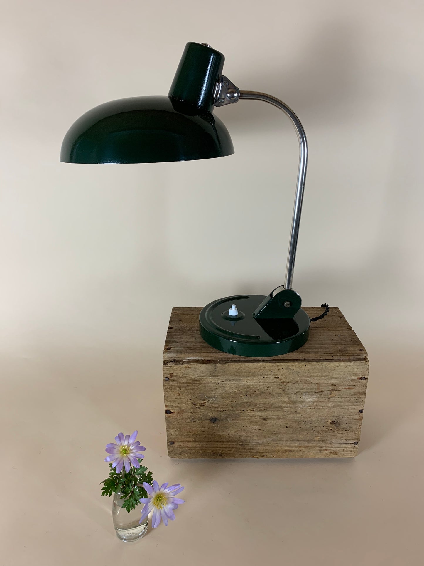 Bordslampa designad av Christian Dell för Koranda