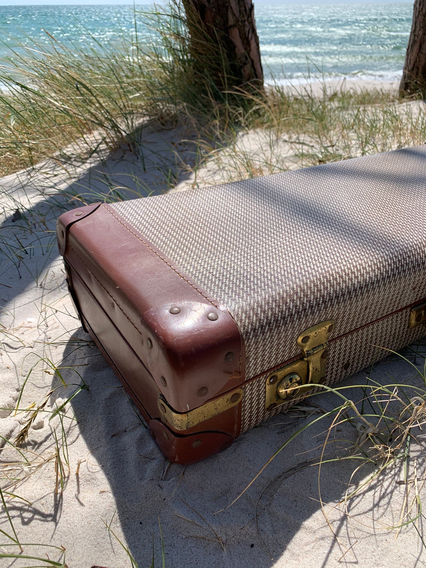 Dekorativ lång resväska