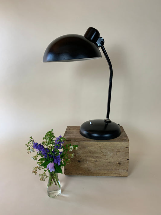 Vacker svart Helo vintage lampa