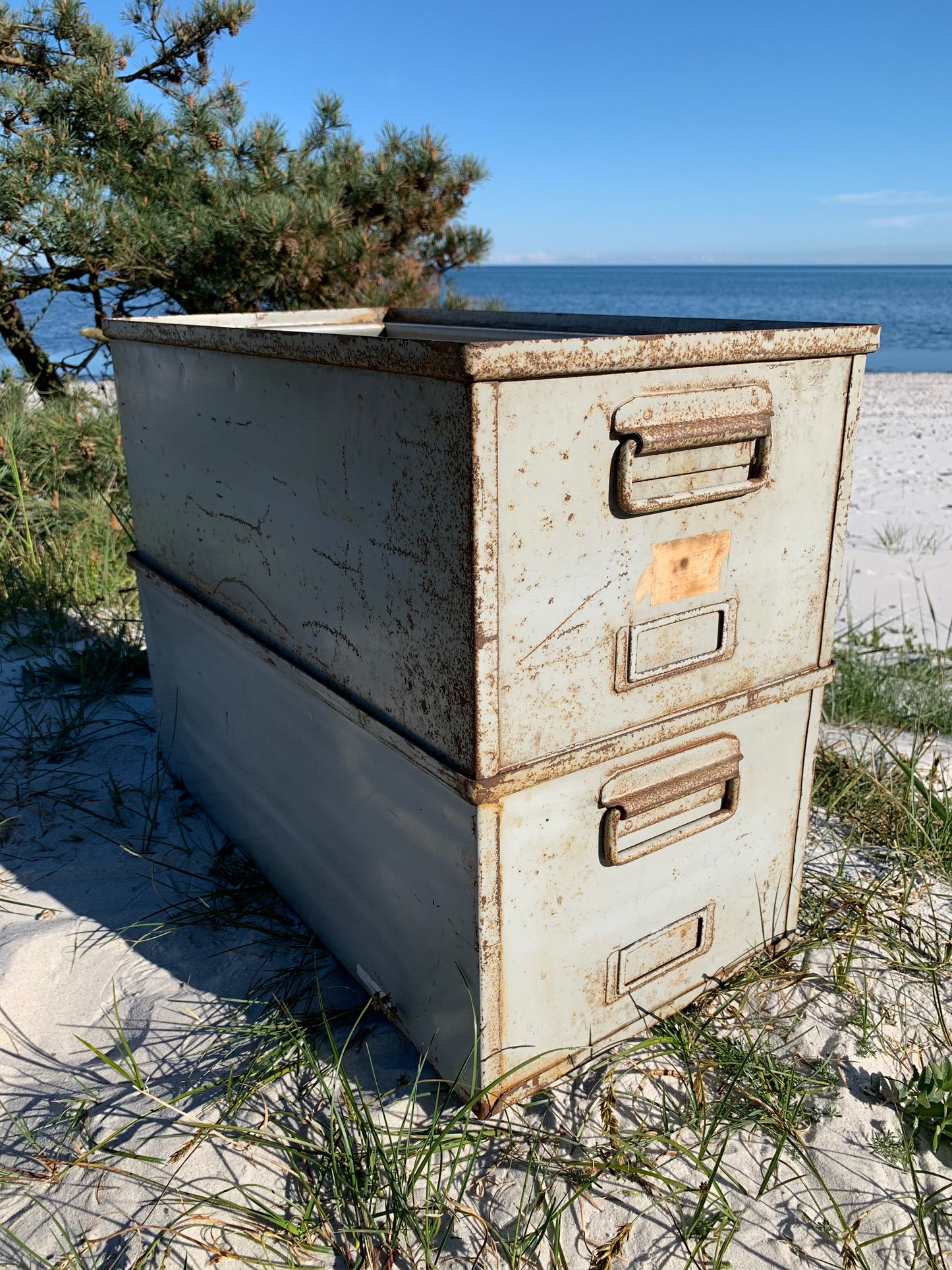 Grå metallfodral med mycket fin patina