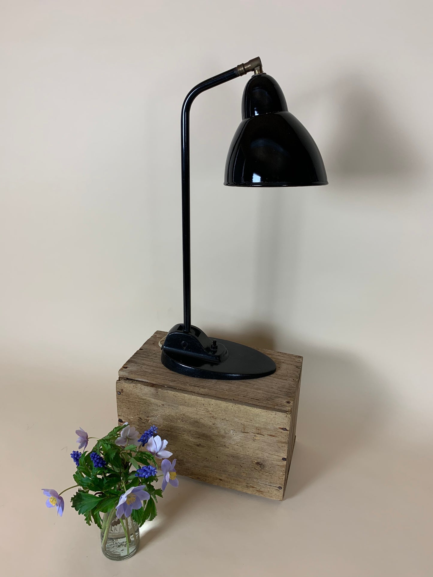 Jacobus vintage bordslampa i svart