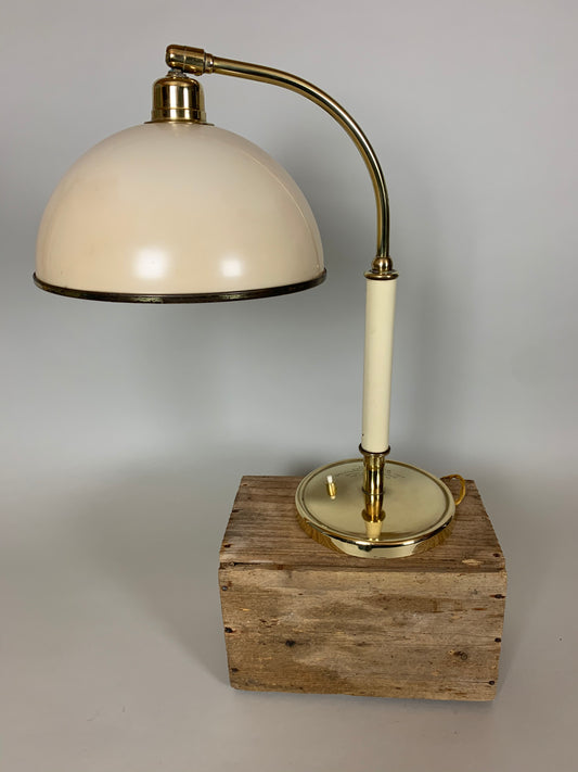 Vintage lampa med bakelitskärm