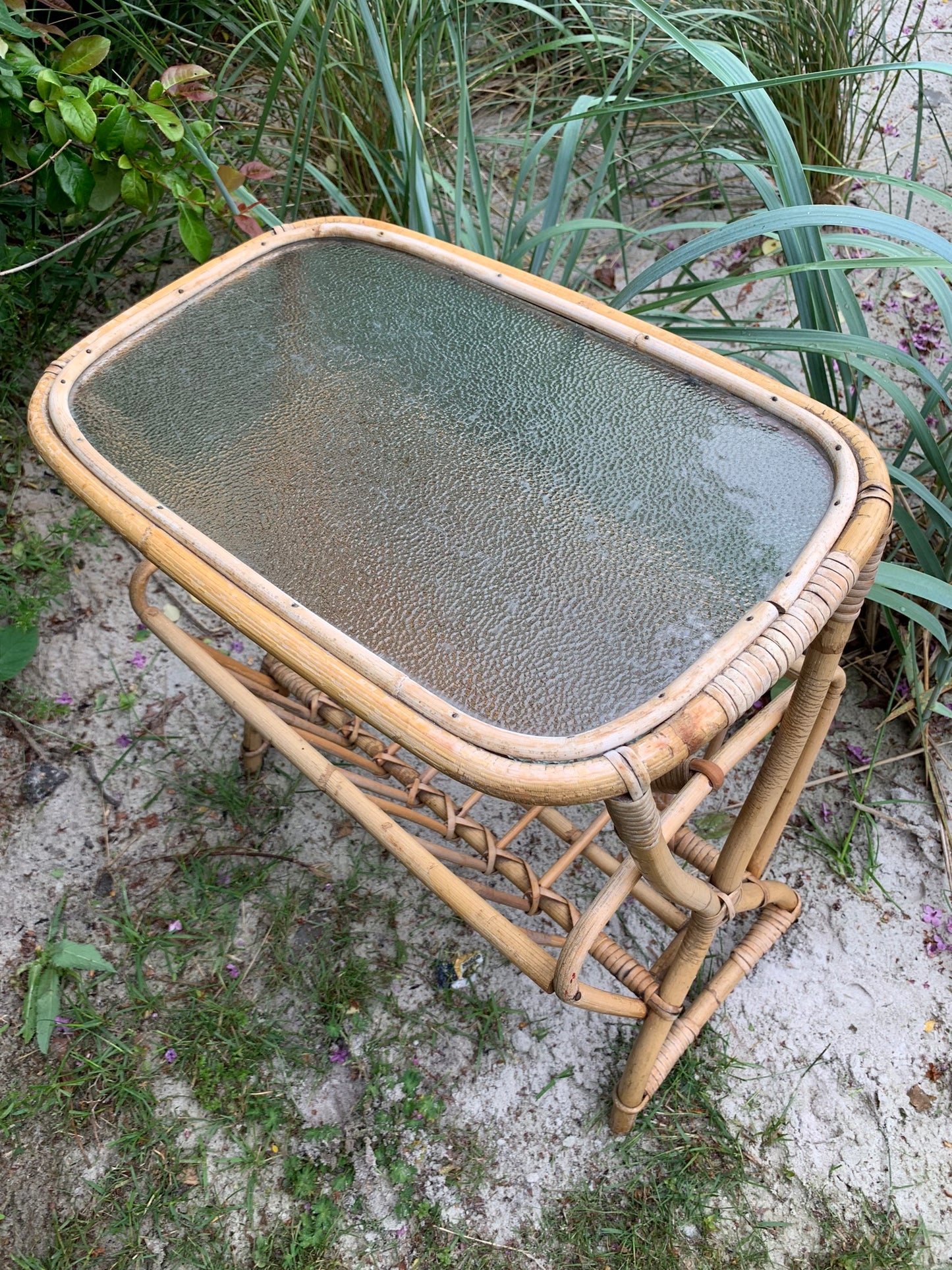 Bambubord med glasskiva