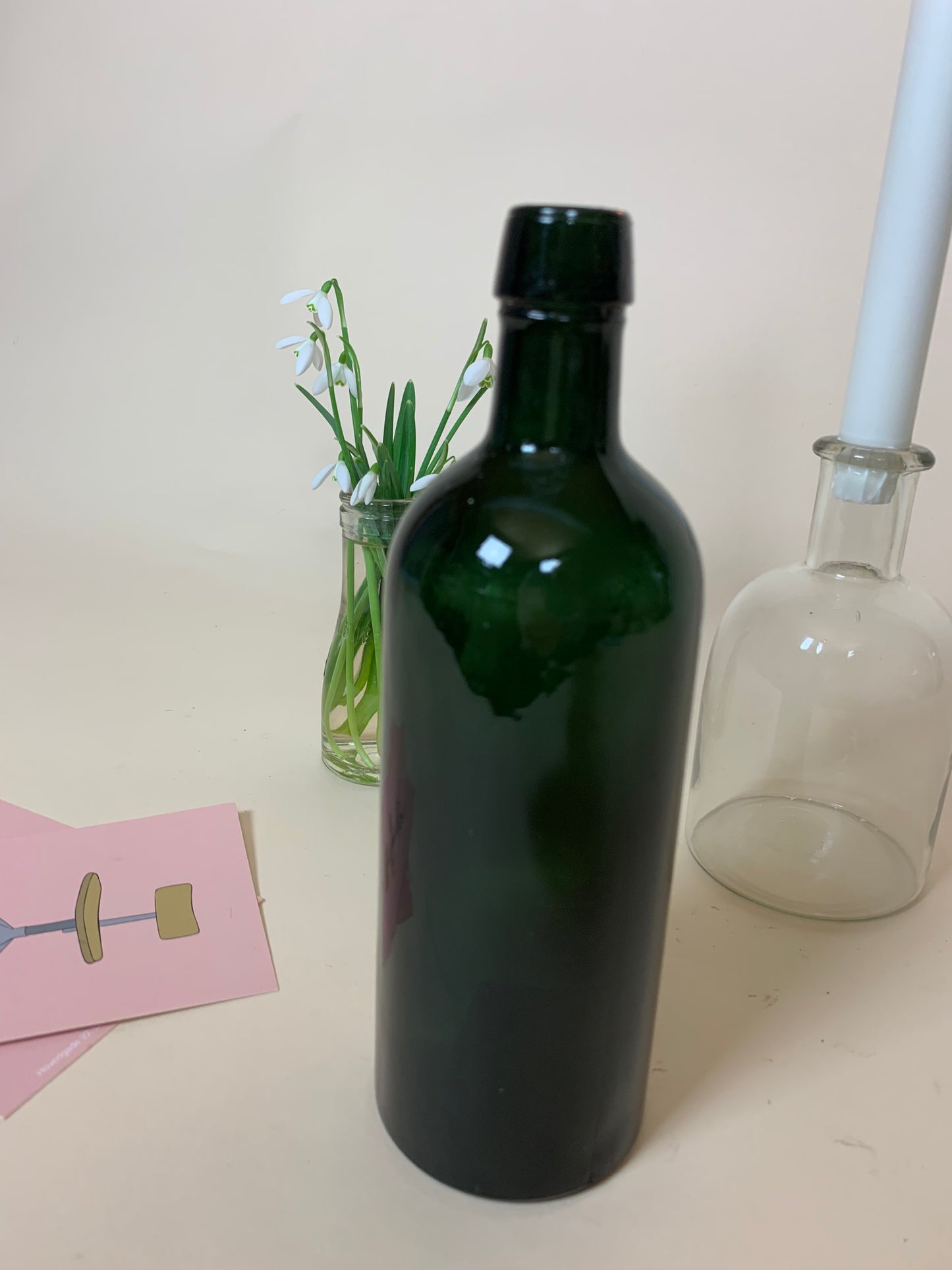 Dekorativ grön flaska