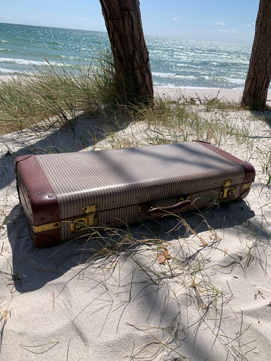 Dekorativ lång resväska