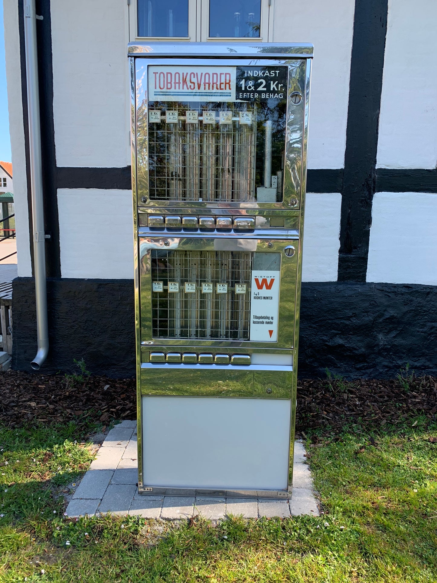 Vacker gammal varuautomat för cigaretter