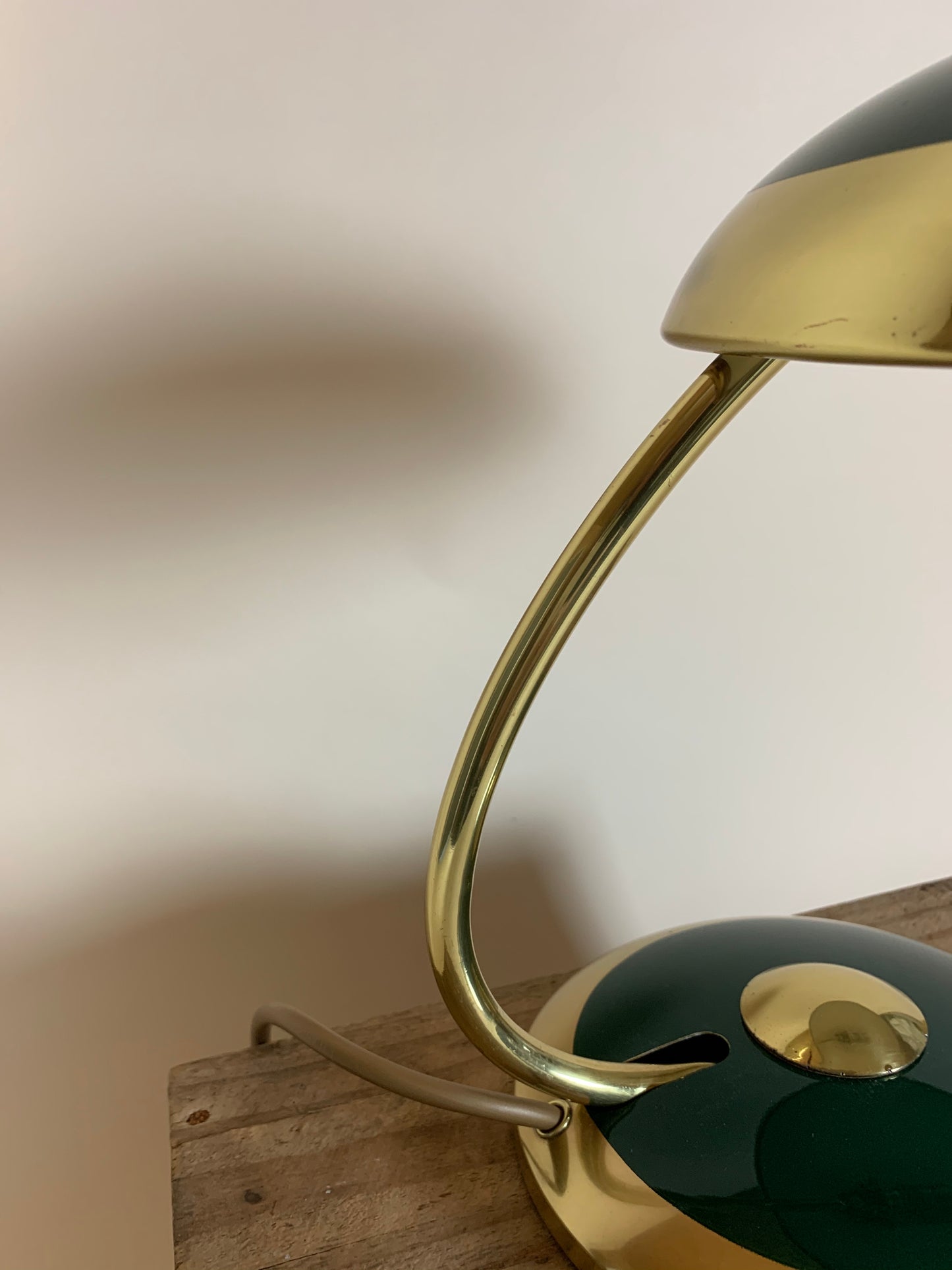 Helo bordslampa - Grön och mässing