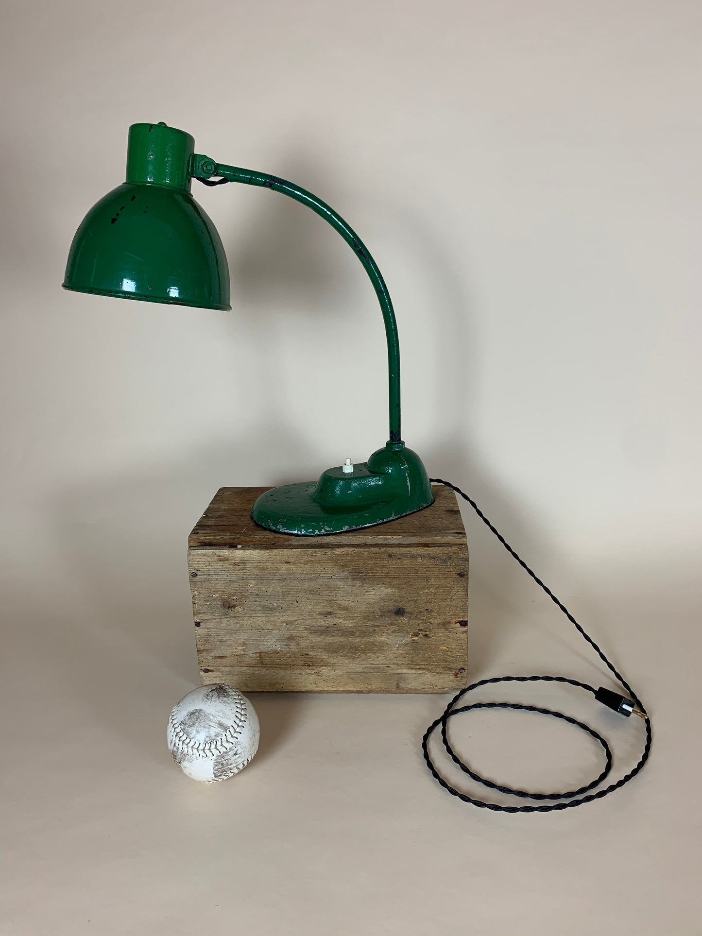 Raw Kandem lampa designad av Marianne Brandt