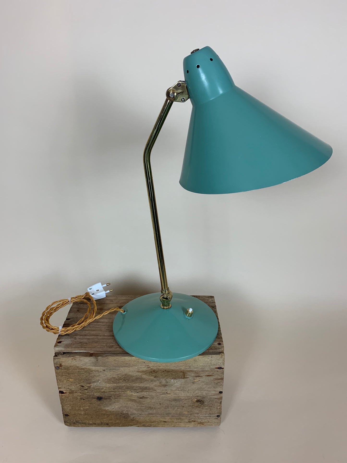 Vintage lampa med arm i mässing