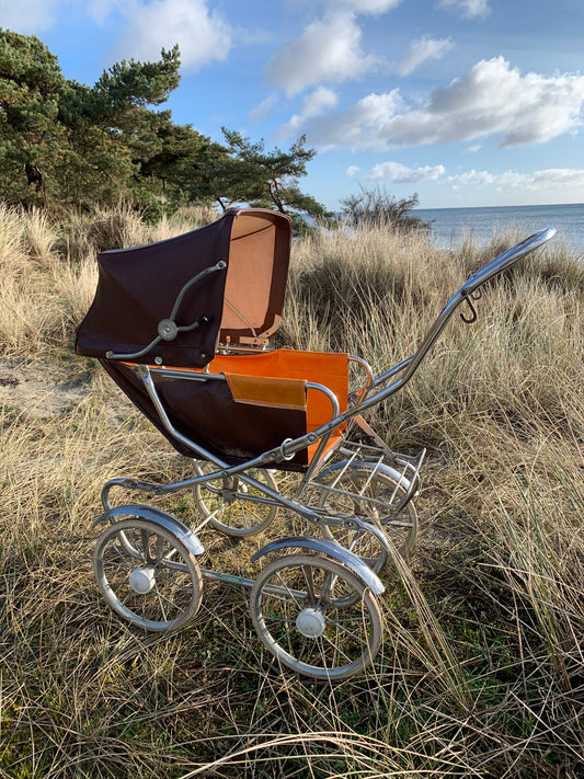 Brun barnvagn för dockor