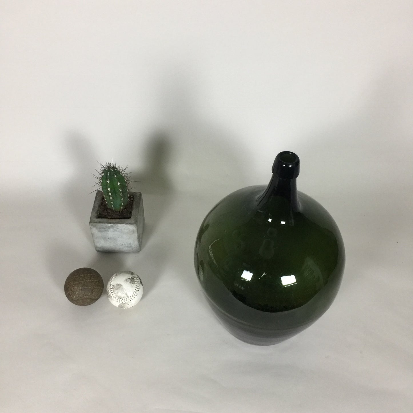 Vinballong i vacker och original flaskgrön