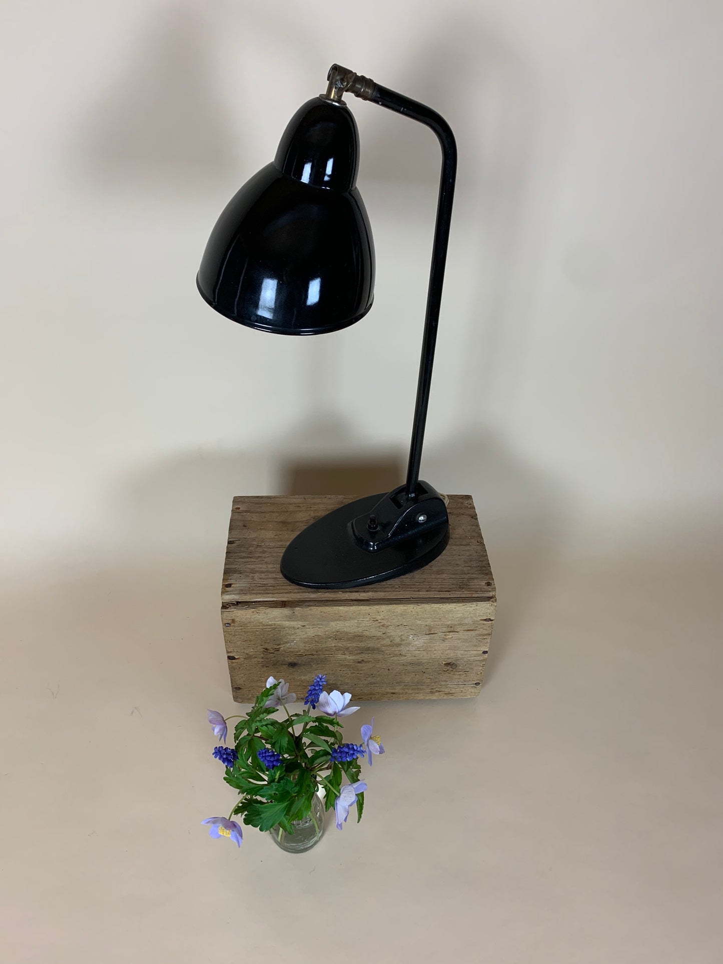 Jacobus vintage bordslampa i svart
