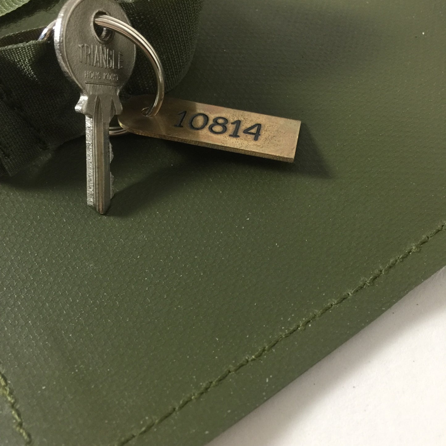 Militärväska med lås och numrerad nyckel (Pris är per styck)