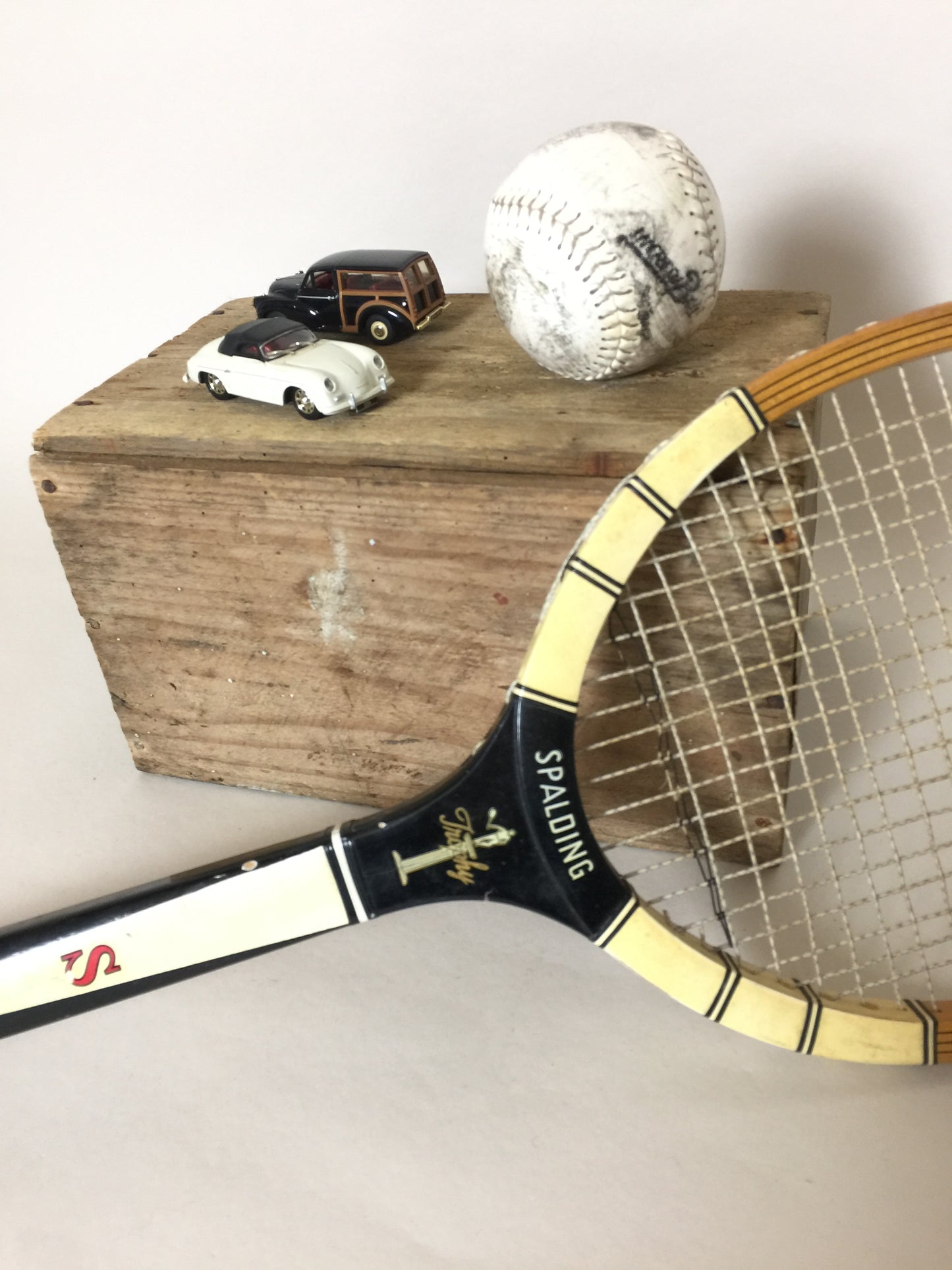 Vacker gammal tennisracket