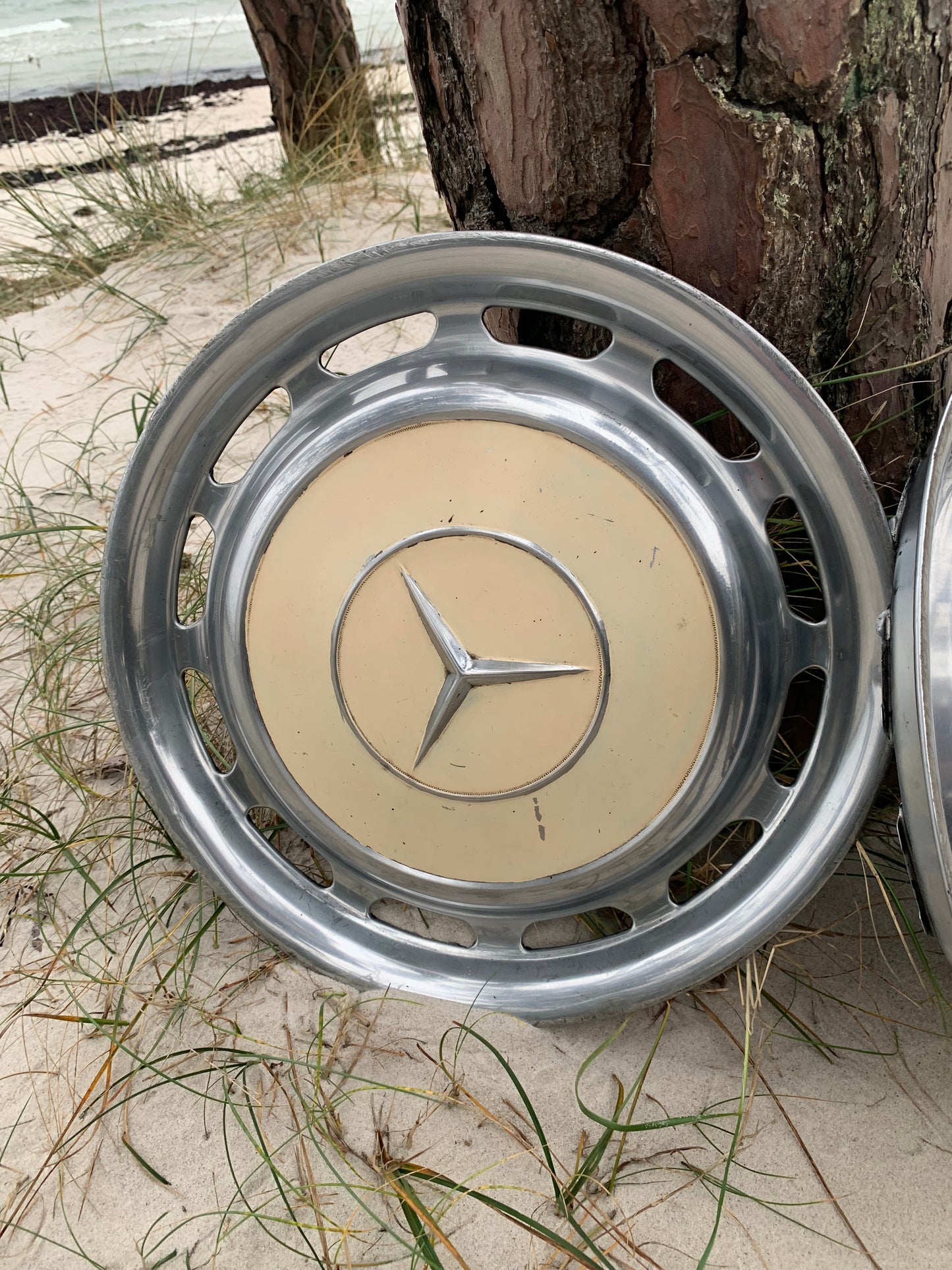 Mercedes navkapsel - Krämvit