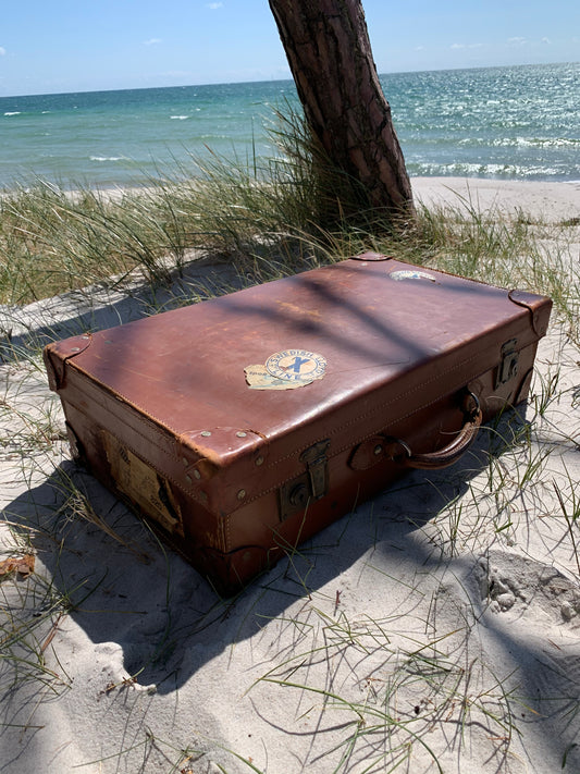 Stor brun dekorativ resväska i läder