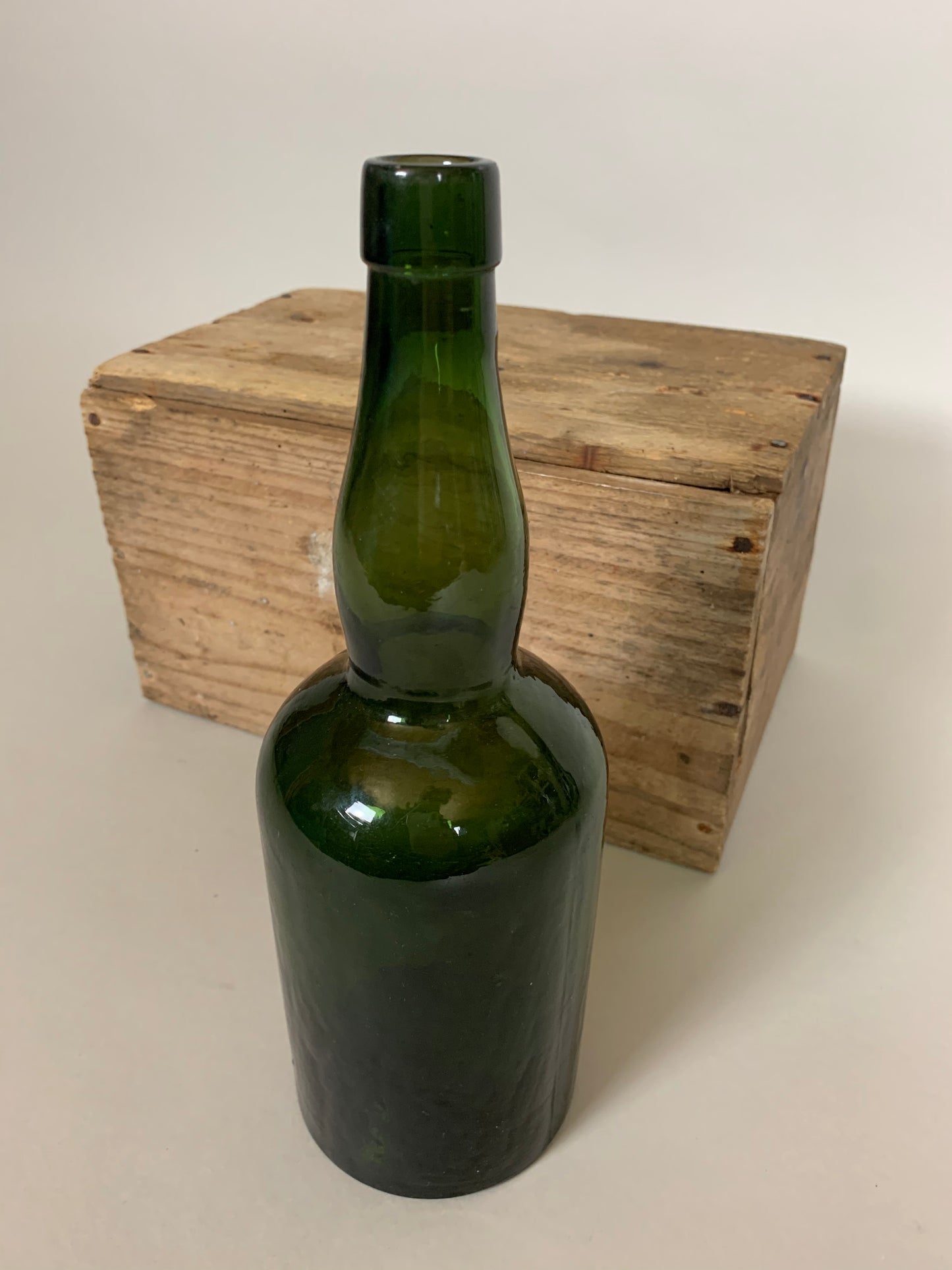 Dekorativ gammal flaska - Grön