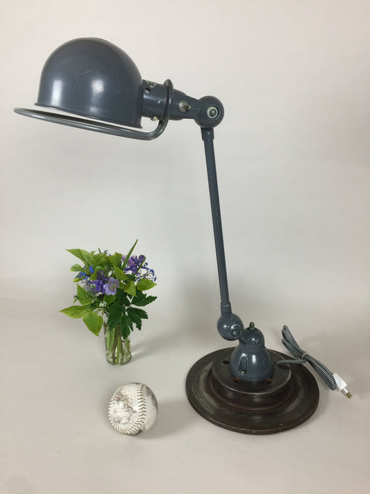 Jieldé bordslampa i grått med strömbrytare