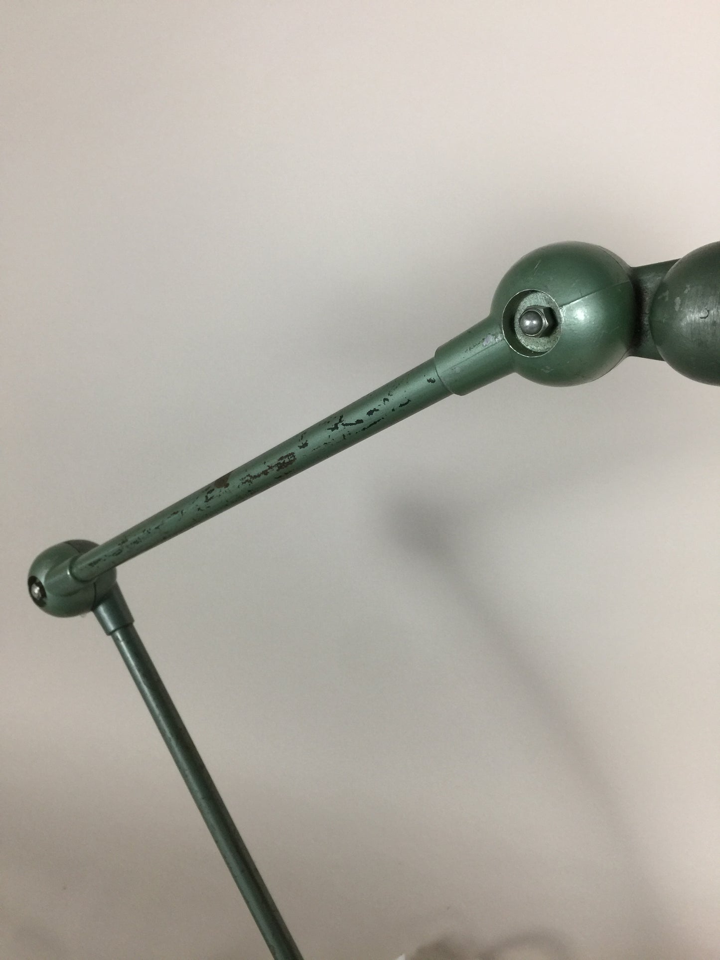 Jieldé Bordslampa i en läcker grön färg och med strömbrytare